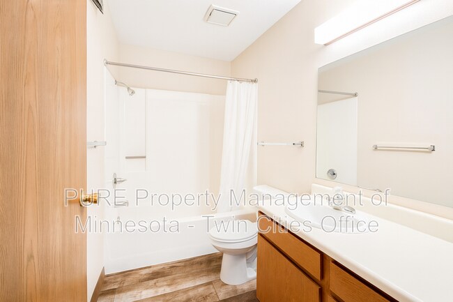 Building Photo - 221 Grand Ave W