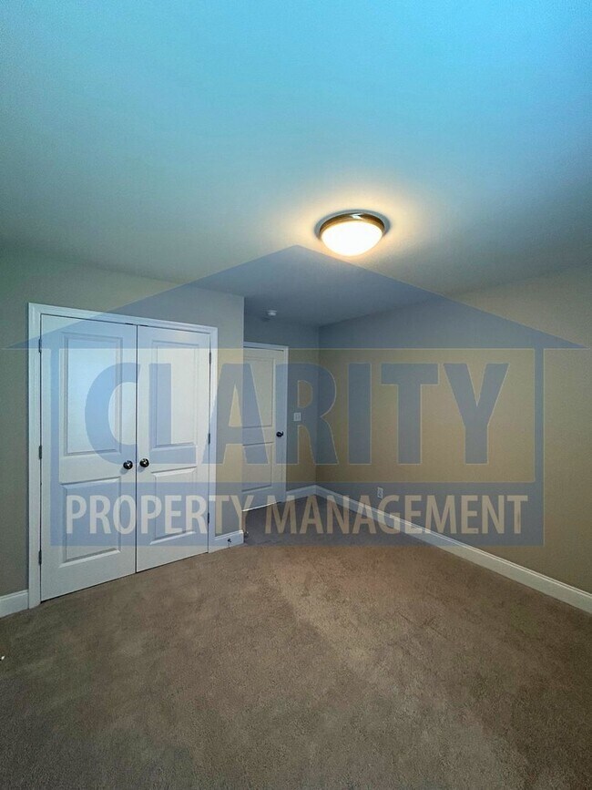 Building Photo - Modern two bedroom townhome!