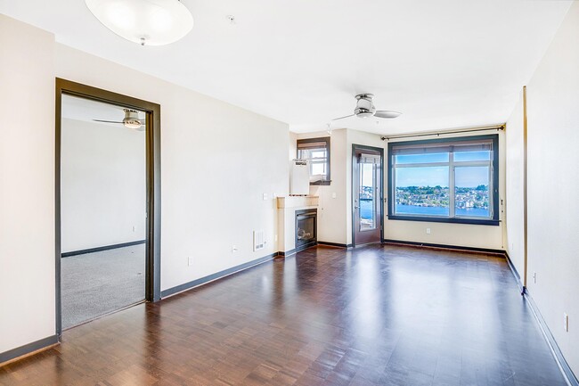 Living Room - 655 Crockett St