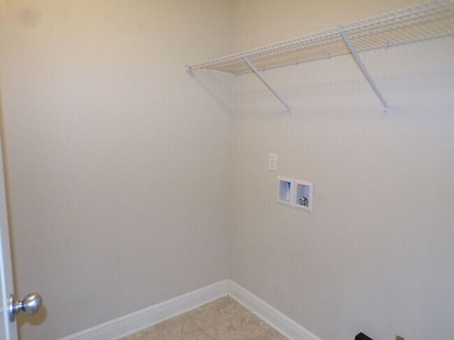 Building Photo - 3624 Laurel Lee Blvd