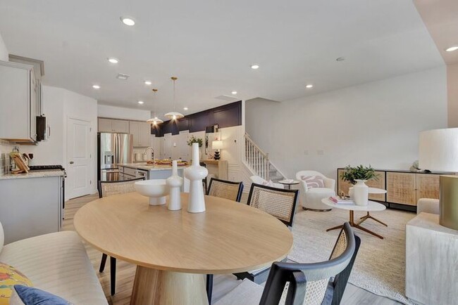 Building Photo - Lavanya Townhouse Arberdene