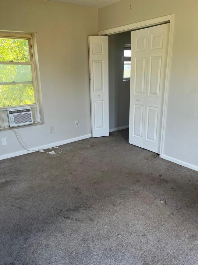 Building Photo - 302 Patton Ave NW