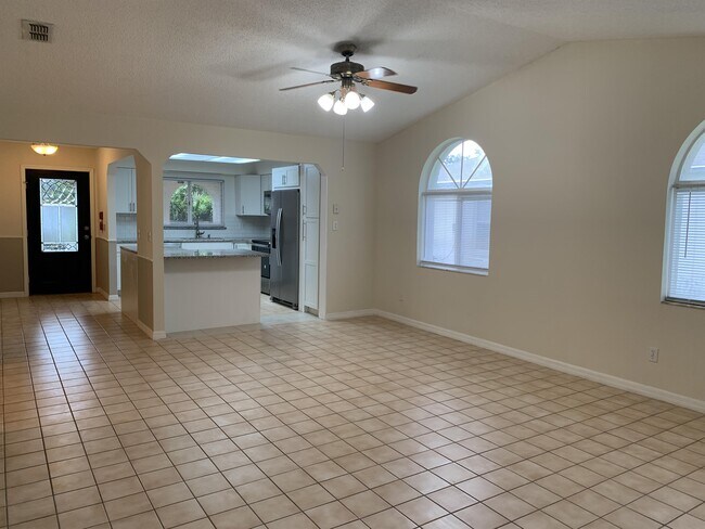 Building Photo - 25 Plainview Dr