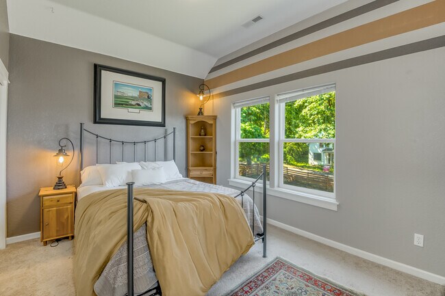 MAIN HOUSE - UPSTAIRS BEDROOM #1 - 421 5th Ave