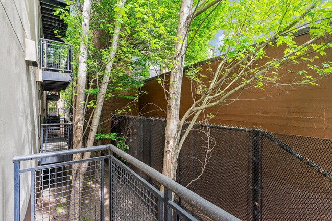 Building Photo - 1323 Boren Ave