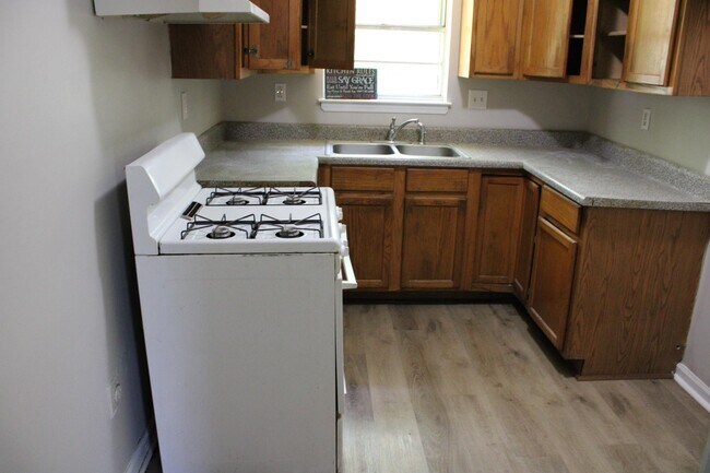 Building Photo - 5116 Chantilly Dr