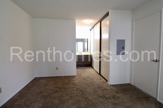 Building Photo - 8510 Summerdale Rd