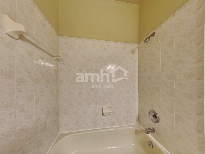 Building Photo - 703 Grand Canyon Dr