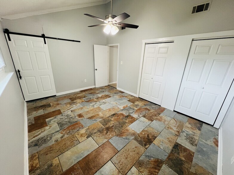 Building Photo - 101 Dante Cir