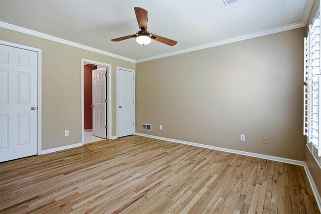 Building Photo - 210 Masters View Ct
