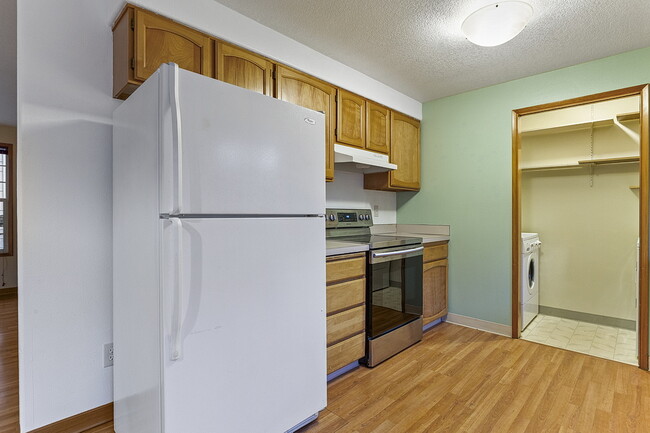 Building Photo - 6432 SE 63rd Ave