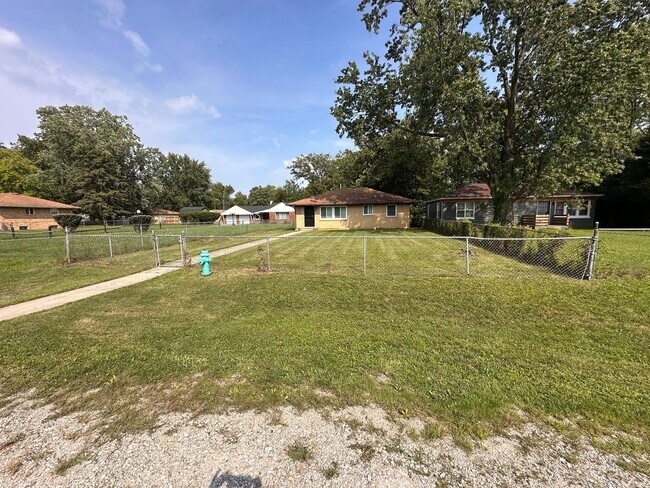 Building Photo - 4013 N Grand Ave