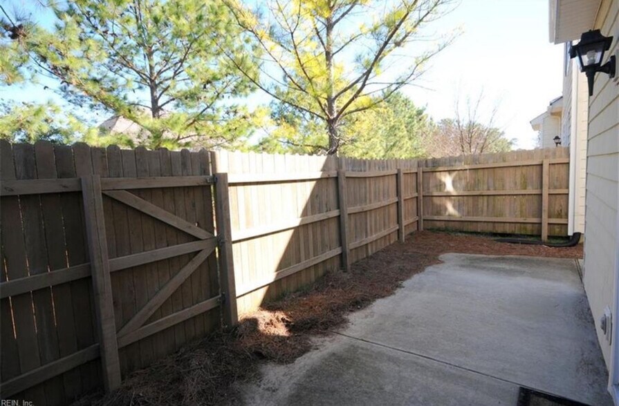 Building Photo - 5320 Hayton Way