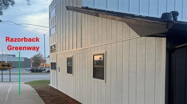 Building Photo - 303 S Promenade Blvd