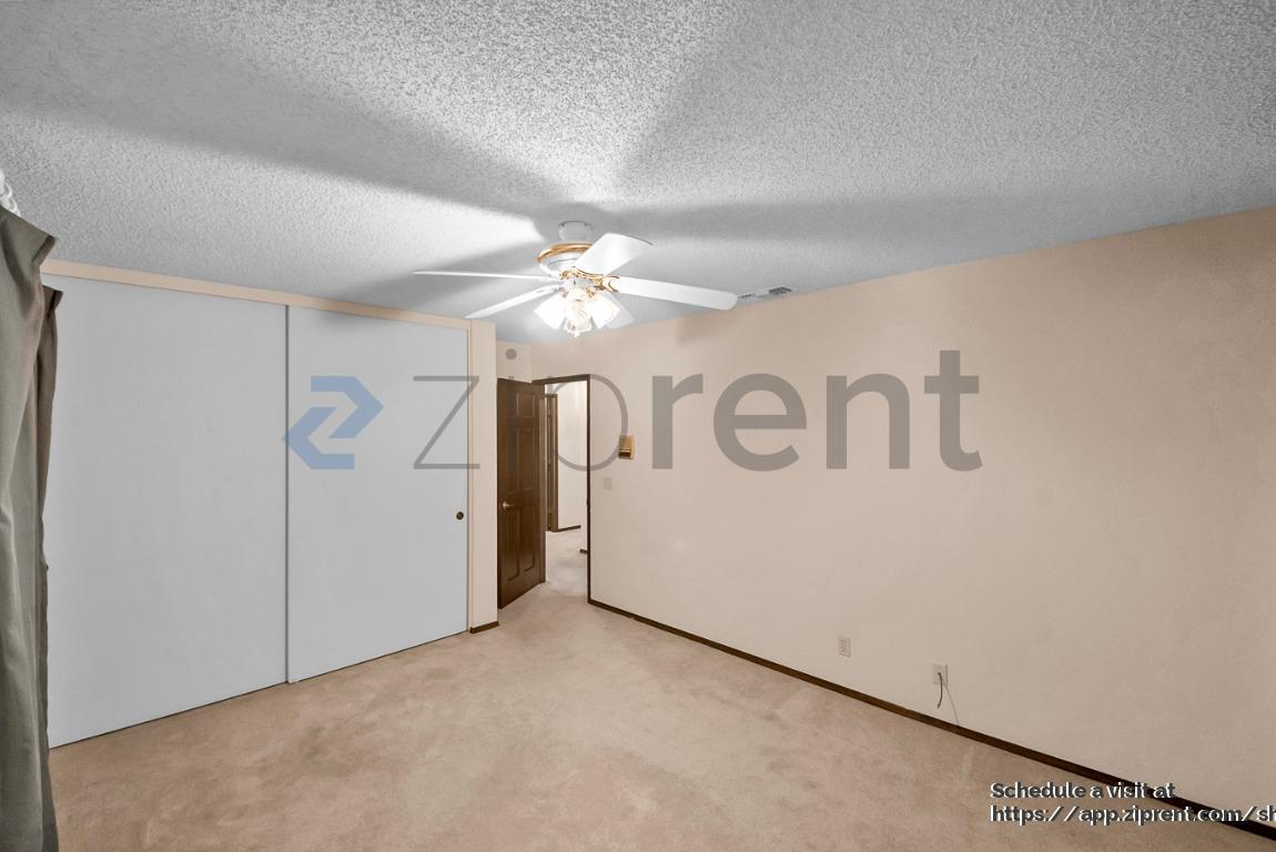 Building Photo - 716 Buckingham Dr