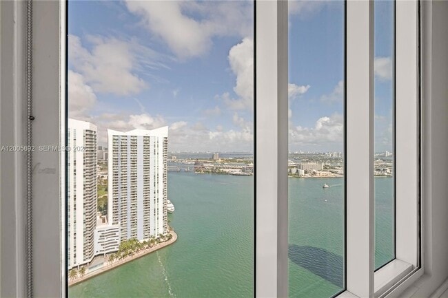 Building Photo - 900 Brickell Key Blvd