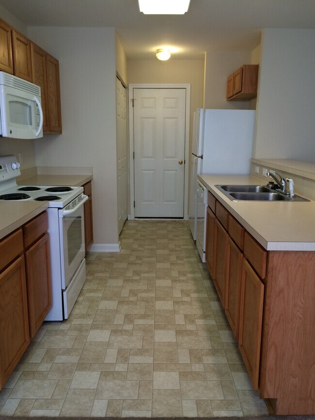 Building Photo - Single Family Home for Rent in Avalon