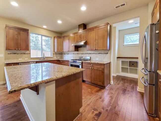 Building Photo - Convenient location near I-405 across from...