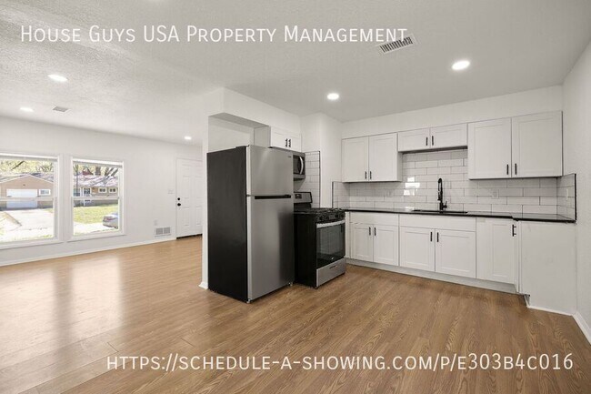 Building Photo - 10716 Ewing Ave