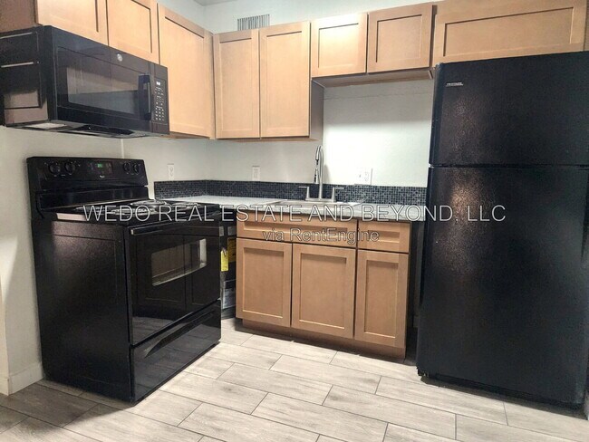 Building Photo - 5112 N 28th Dr