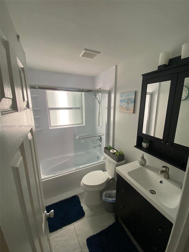 Building Photo - 1740 NE 56th St