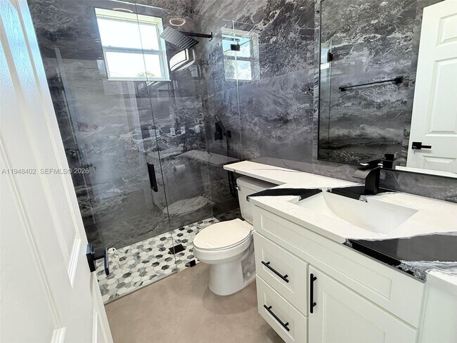 Building Photo - 1749 SW Desert Ave