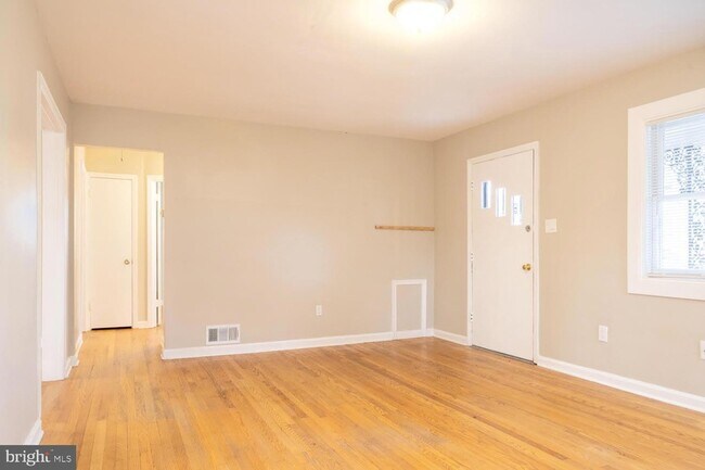 Building Photo - 3903 Fairview Dr