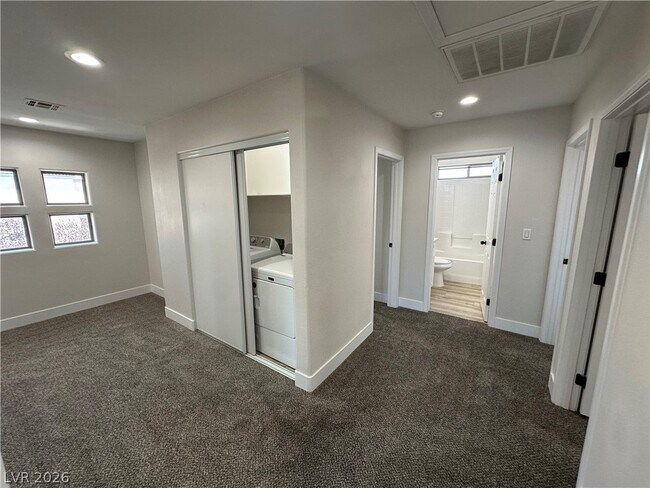 Building Photo - 10004 Bonterra Ave