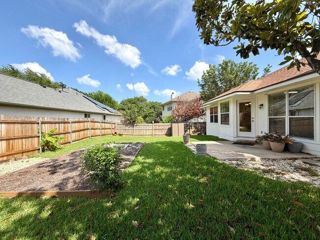 Building Photo - 14900 Doria Dr