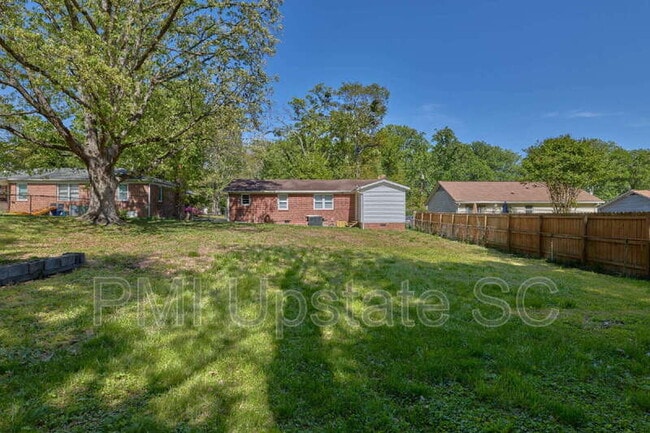 Building Photo - 102 Tiffany Dr