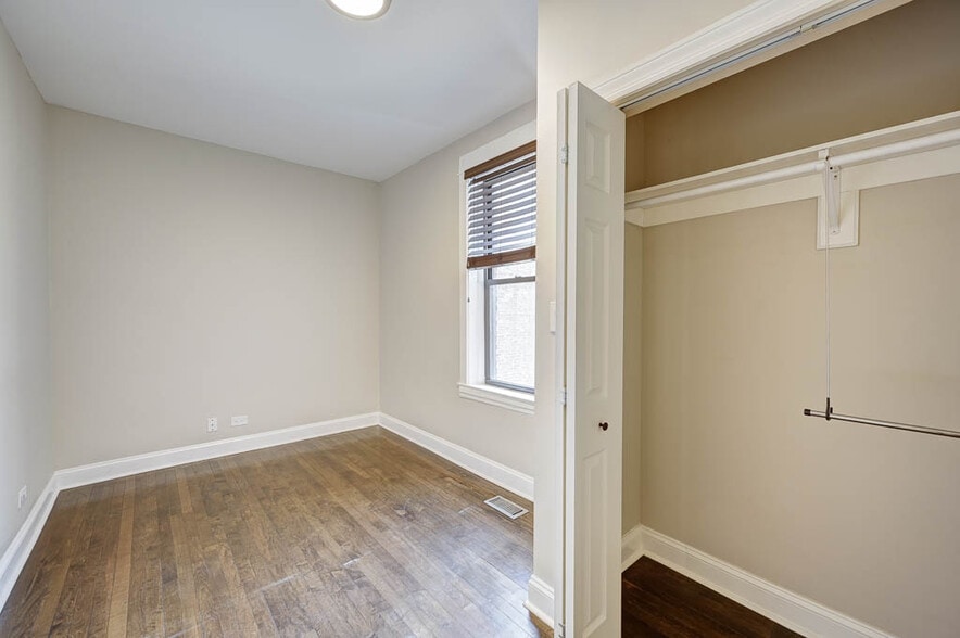 Building Photo - 2013 N Hoyne Ave