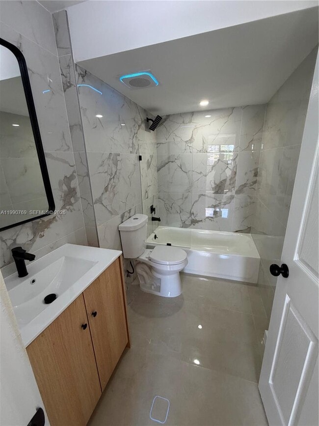 Building Photo - 1820 W 53rd St