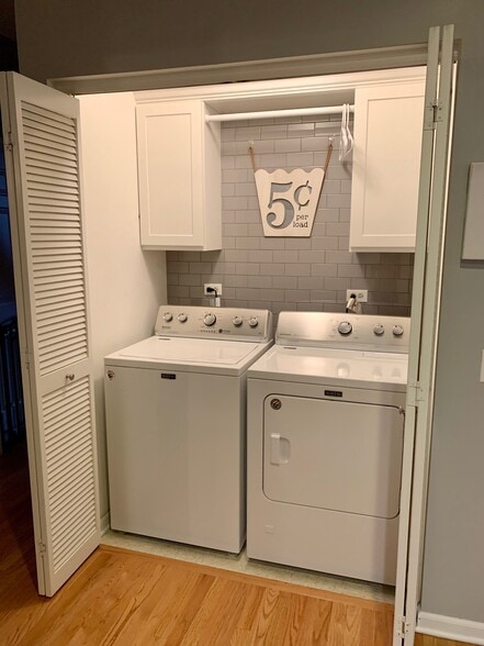 Laundry Room - 2040 W Belmont Ave