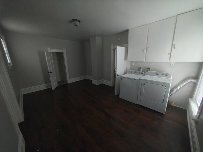 Building Photo - 1184 Sanford St