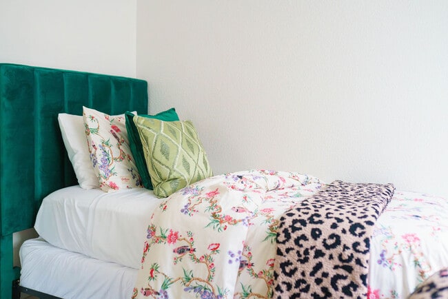 Building Photo - Lilac Retreat - Unit C