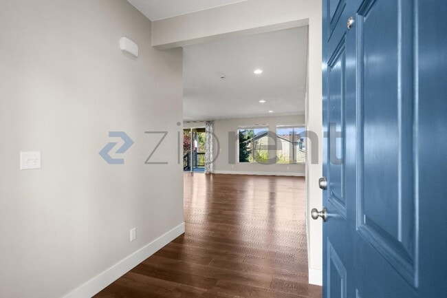 Building Photo - 722 85th Dr SE