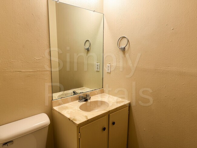 Building Photo - 2811 Granger St