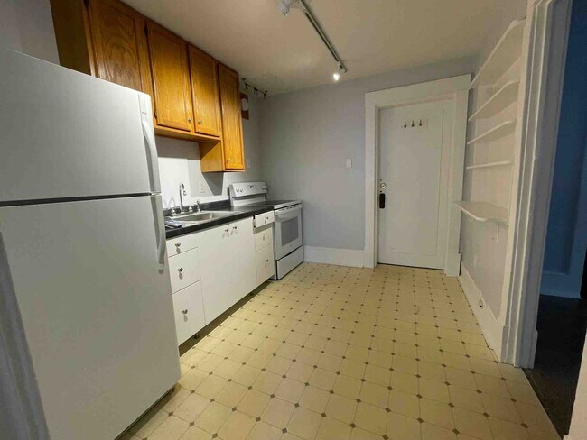 Building Photo - 1901 Lyndale Ave S