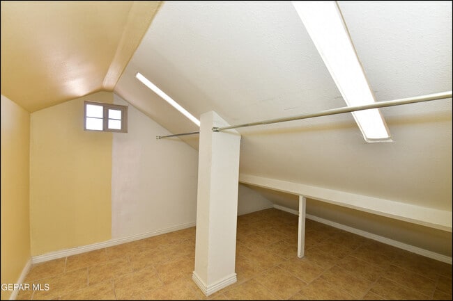 Building Photo - 908 Bolivia St