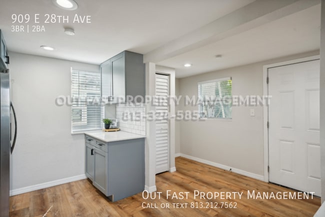 Building Photo - 909 E 28th Ave