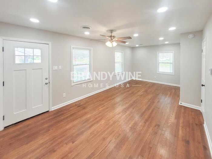 Building Photo - 1822 Dearing Rd