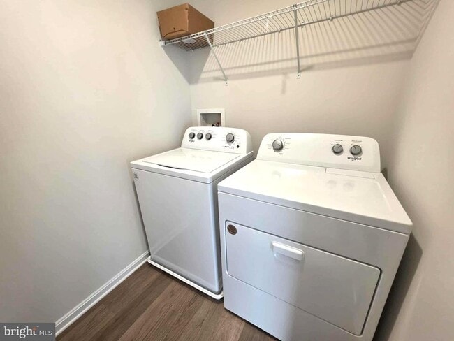 Building Photo - 374 Robbins Farm Rd