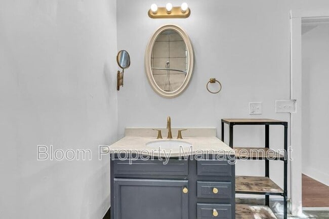 Building Photo - 299 Coming St