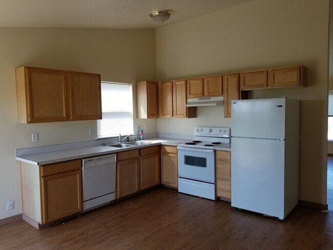 Building Photo - Charming 3-Bedroom Home in Quiet Cul-de-Sac with Valley Views!