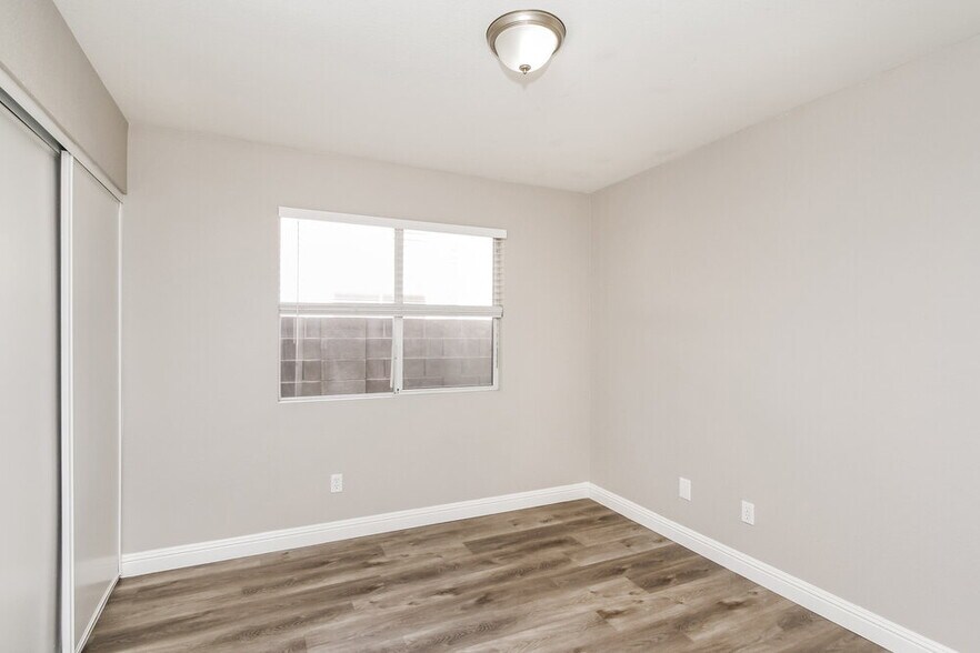 Building Photo - 716 Castlebridge Ave