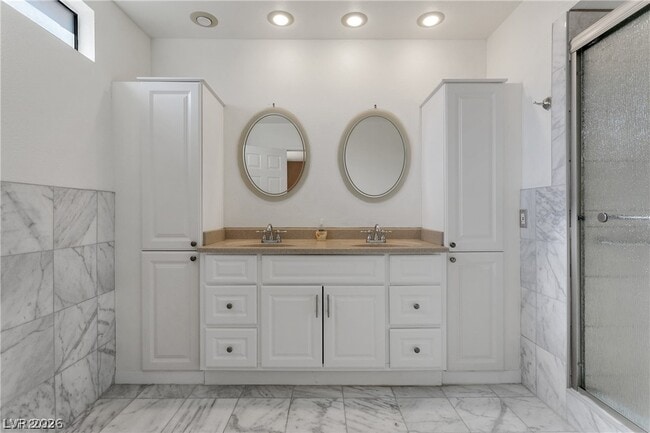 Building Photo - 2451 Domingo St