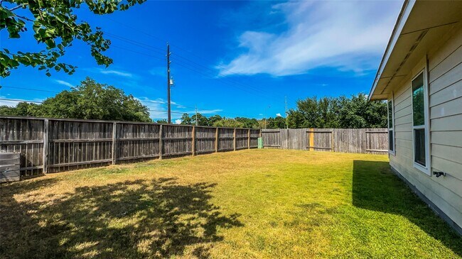 Building Photo - 4106 Mossy Pl Ln