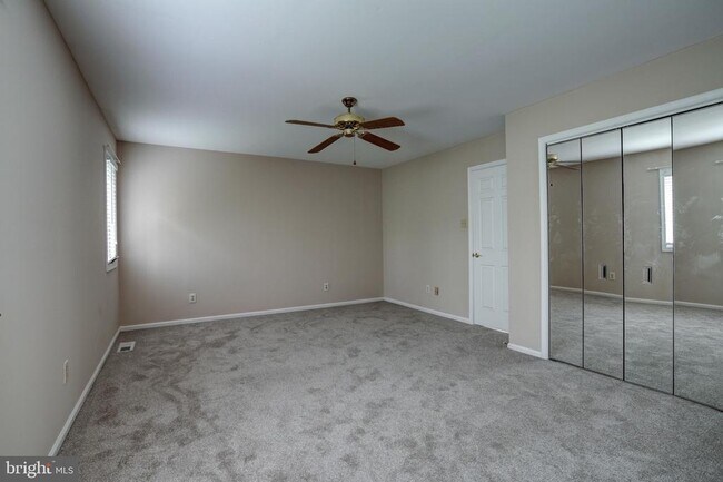 Building Photo - 71 Amity Dr