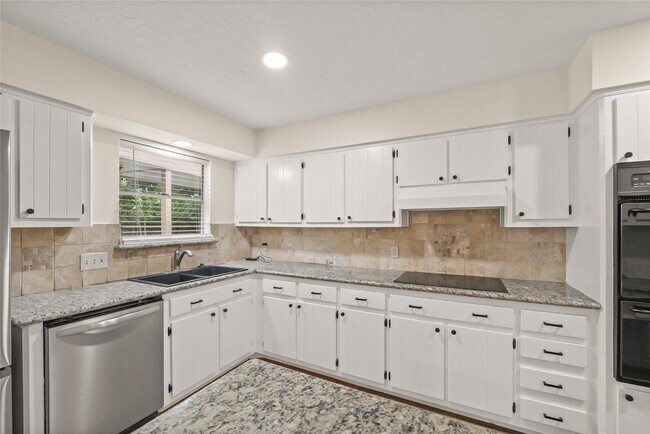 Building Photo - 3711 Fernview Dr