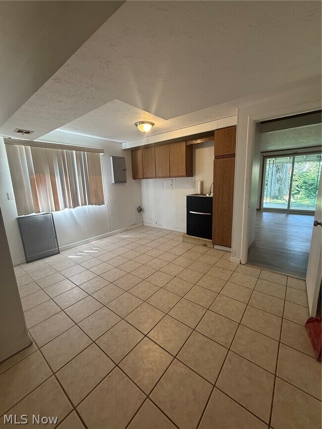 Building Photo - 6580 Forest Glen Ave